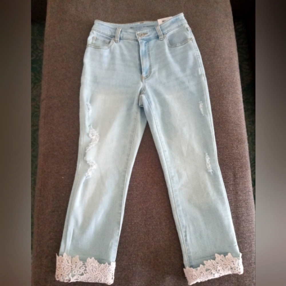 INC Denim Highrise Straight leg Crop Jeans. NWT 0P